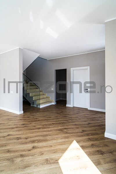 Otopeni, vila individuala, 4 camere, 2 parcari, mutare imediata, comision 0%