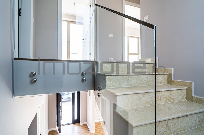 Otopeni, vila individuala, 4 camere, 2 parcari, mutare imediata, comision 0%